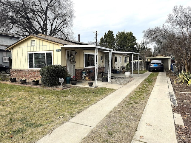 view of front of home with an outbuilding, a garage, and a front lawn