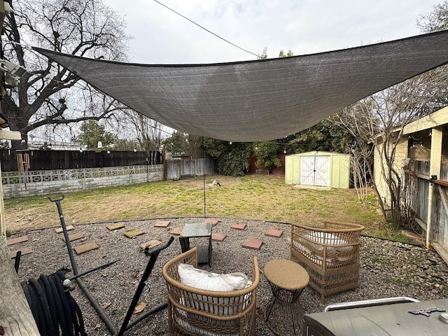 view of yard with a storage shed