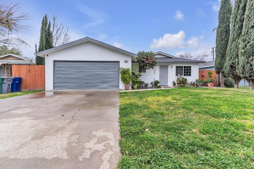 2147 Nebraska Ave, Selma, CA 93662 - photo 1