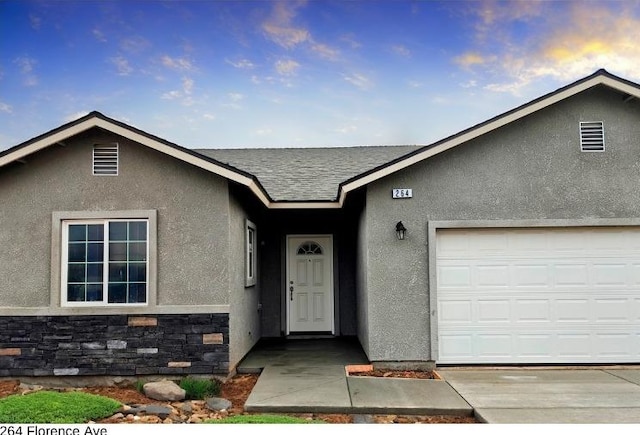 view of front facade with a garage