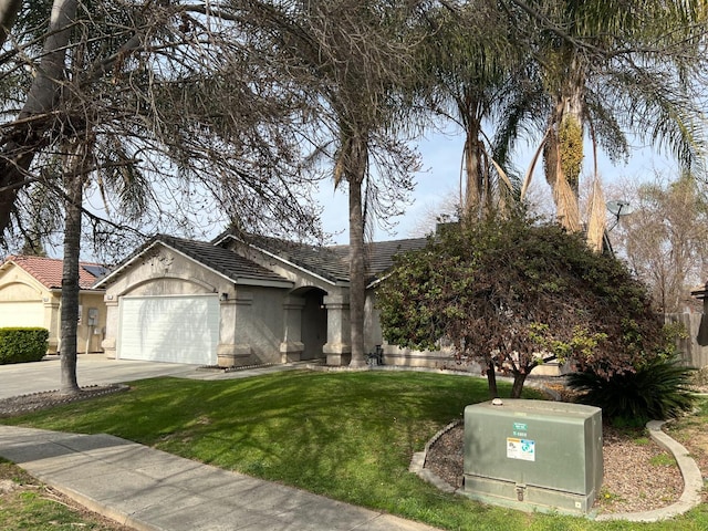 view of front facade with a garage and a front yard