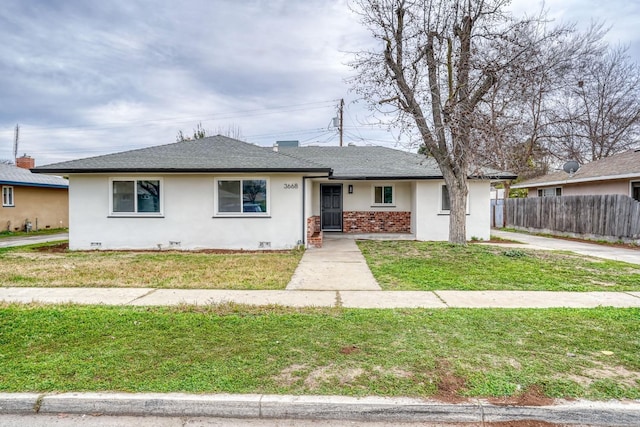 single story home featuring a front lawn