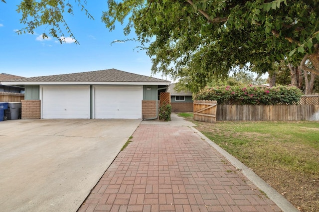 view of front facade featuring a garage and a front yard