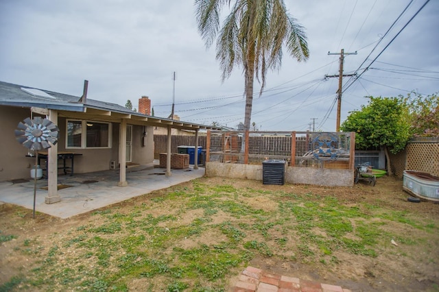 view of yard featuring a patio