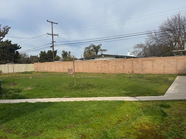 view of yard featuring fence