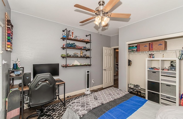 bedroom featuring a closet and ceiling fan