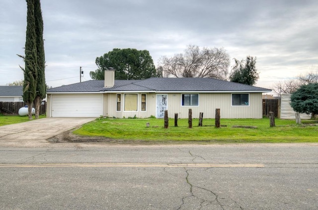 single story home featuring a front yard