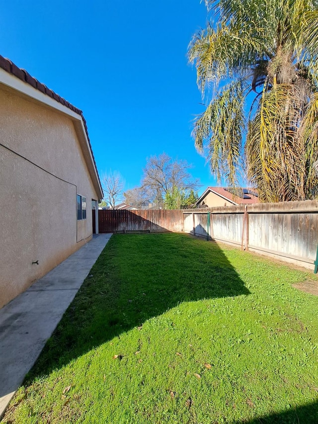 view of yard featuring a fenced backyard