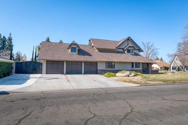 Listing photo 3 for 2745 W Cromwell Ave, Fresno CA 93711