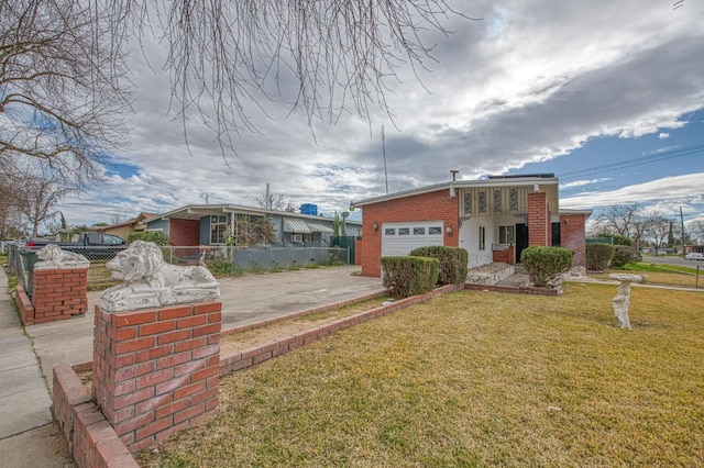 255 W Hawes Ave, Fresno, CA 93706 - photo 1
