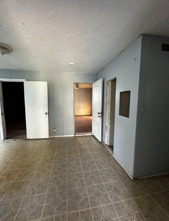 empty room featuring a textured ceiling