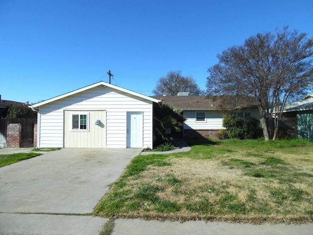 view of outdoor structure featuring a yard