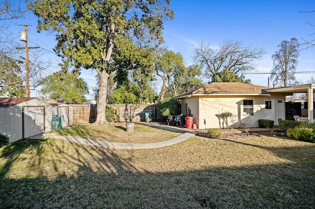 view of yard with a storage unit