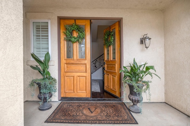 property entrance featuring stucco siding