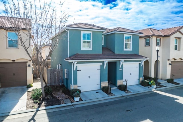 view of front property featuring a garage