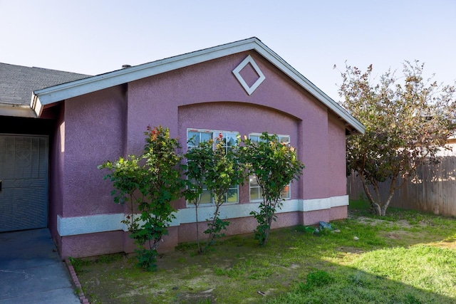 5140 E Belgravia Ave, Fresno, CA 93725 - view of side of property featuring stucco siding