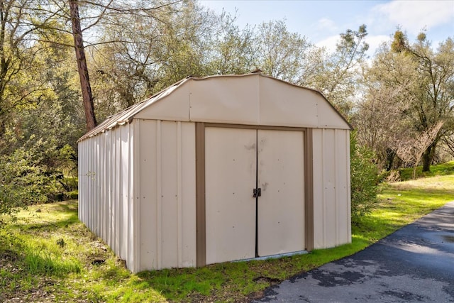 view of outbuilding