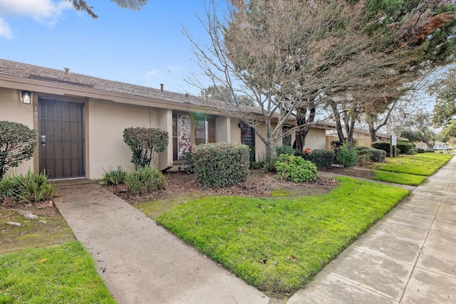 single story home featuring a front yard