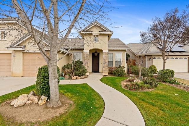 view of front of house featuring a garage and a front yard