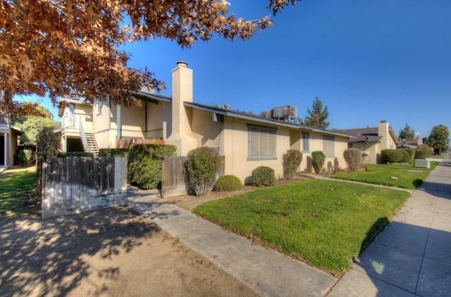 view of front of house with a front lawn