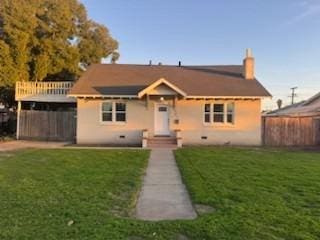 view of front of property with a front yard