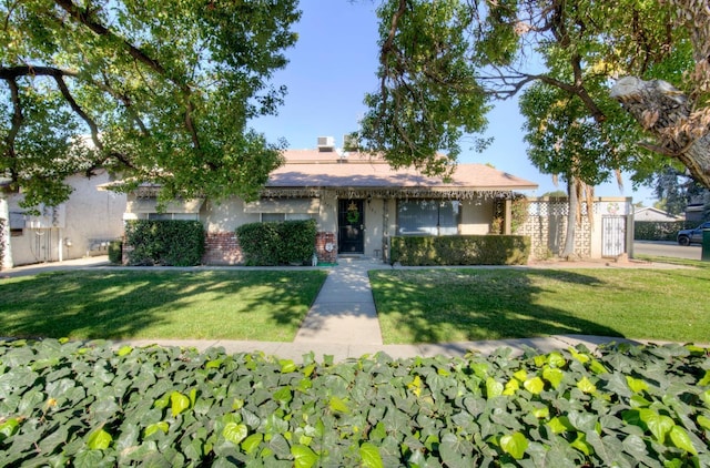 ranch-style house featuring a front lawn