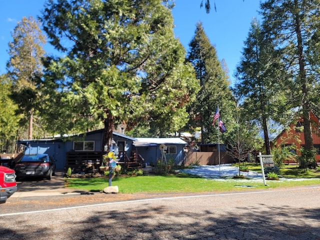 view of front facade with a front yard and fence