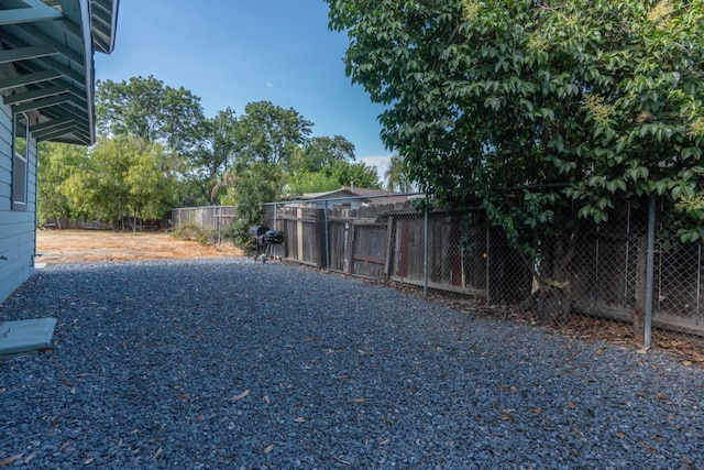 2567 S Rowell Ave, Fresno, CA 93725 - view of yard
