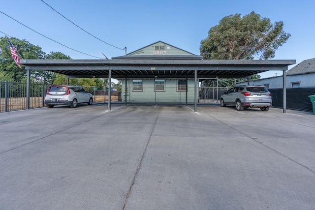2567 S Rowell Ave, Fresno, CA 93725 - view of car parking with a carport