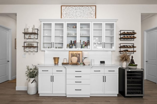 bar with wine cooler, dark wood-style floors, and tasteful backsplash