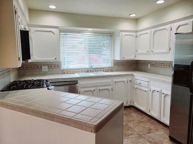 1855 Dennis Ave, Clovis, CA 93611 - kitchen featuring backsplash, appliances with stainless steel finishes, a sink, and white cabinetry