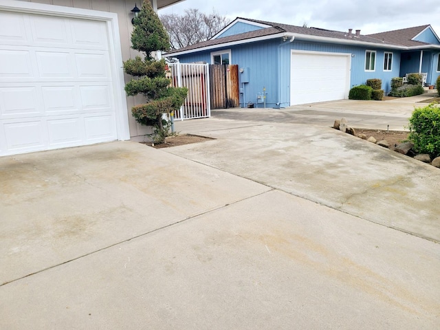 1855 Dennis Ave, Clovis, CA 93611 - garage with driveway