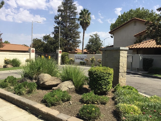 view of community / neighborhood sign