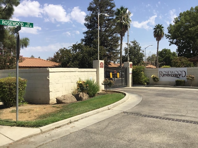 view of community / neighborhood sign