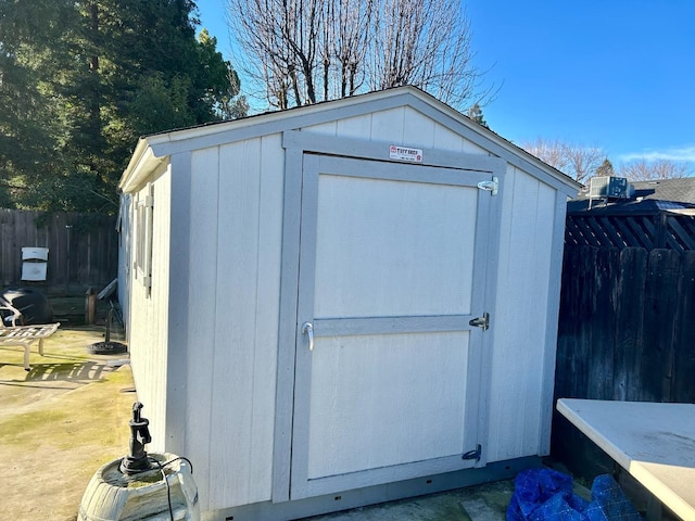 view of outbuilding