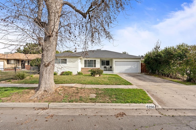 view of front of home featuring a garage and a front yard