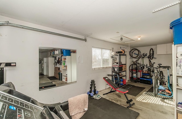 16526 Paula Rd, Madera, CA 93636 - workout room with a garage