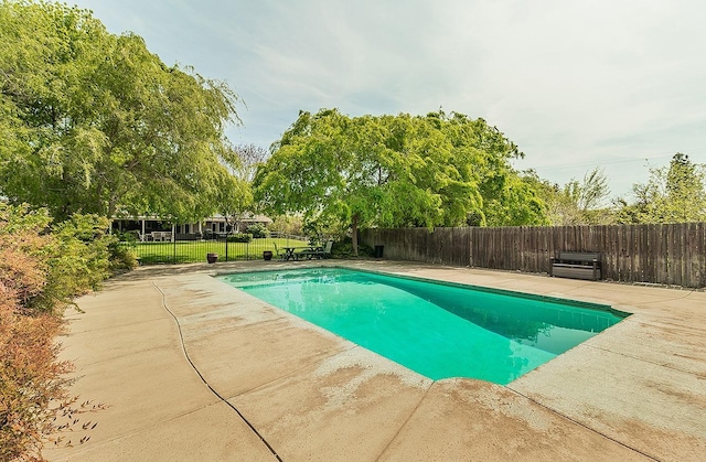 16526 Paula Rd, Madera, CA 93636 - view of swimming pool featuring a fenced backyard, a fenced in pool, a patio area, and a lawn