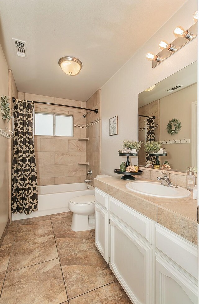 16526 Paula Rd, Madera, CA 93636 - bathroom featuring shower / tub combo with curtain, vanity, visible vents, and toilet