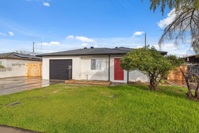 view of front facade featuring a garage and a front yard