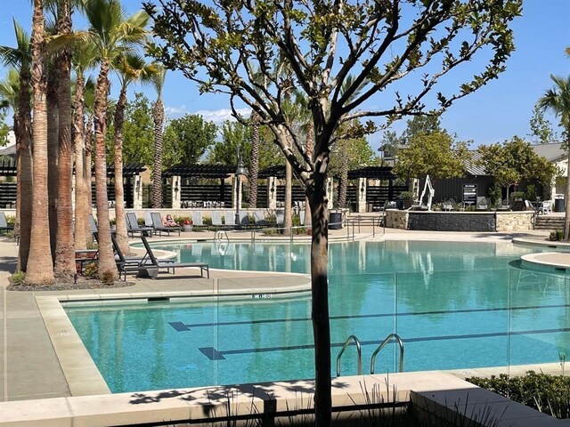 1009 Treasure Hills Dr, Madera, CA 93636 - community pool with a patio