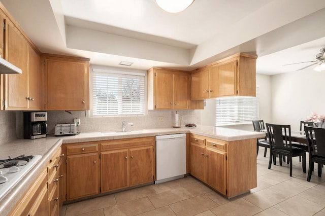 kitchen with sink, white appliances, ceiling fan, tasteful backsplash, and kitchen peninsula