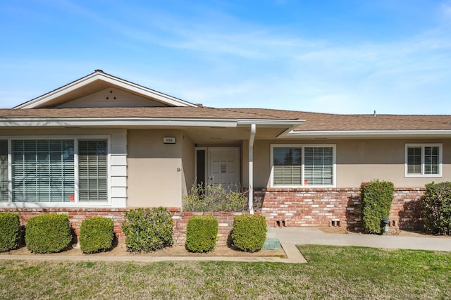 696 W Celeste Ave, Fresno, CA 93704 - view of front of property featuring stucco siding, brick siding, a front lawn, and a shingled roof