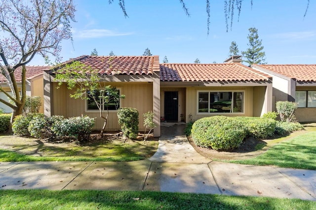 view of mediterranean / spanish-style home