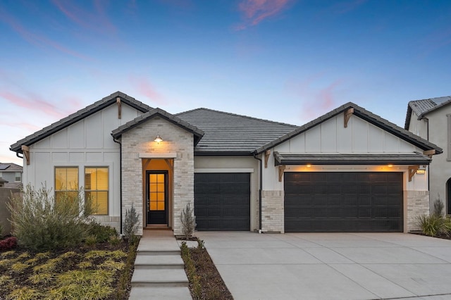 view of front facade featuring a garage