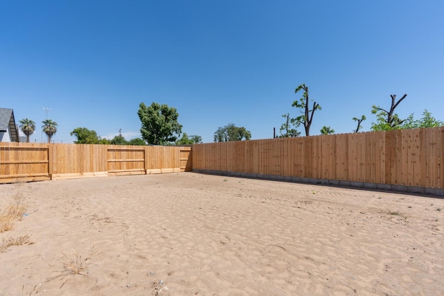 208 E Florence Ave, Fresno, CA 93706 - view of yard featuring a fenced backyard