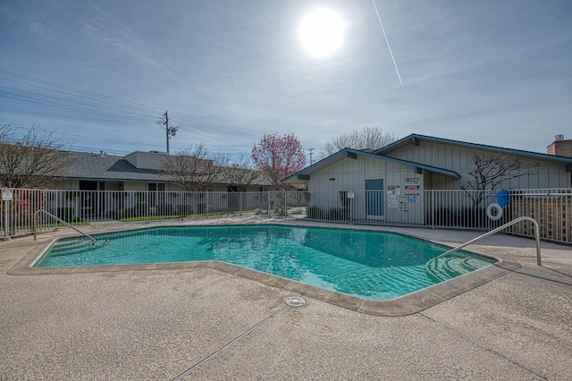 1058 W Browning Ave Unit B, Fresno, CA 93711 - community pool with a patio area