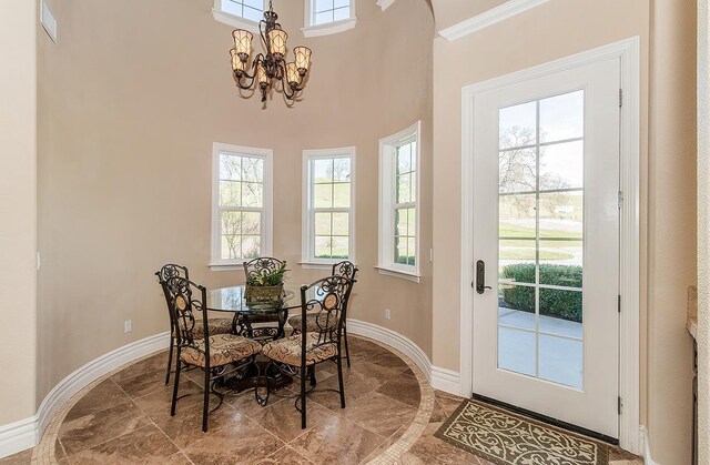 dining area featuring an inviting chandelier, visible vents, and baseboards