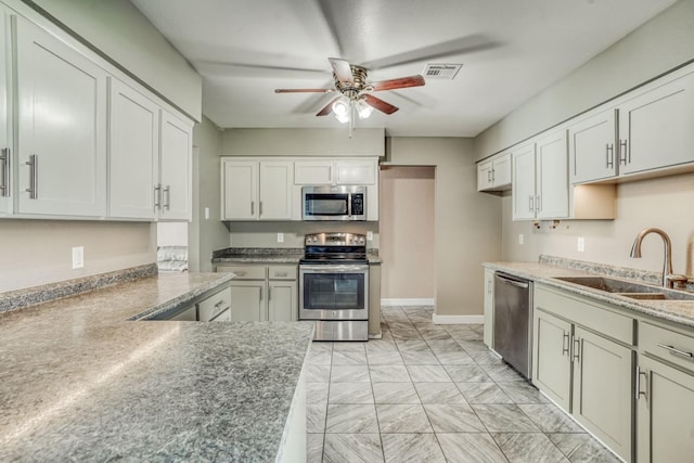 kitchen featuring stainless steel appliances, visible vents, white cabinetry, a sink, and ceiling fan