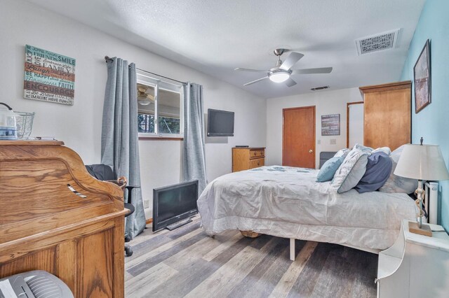 bedroom featuring ceiling fan, visible vents, and light wood-style floors